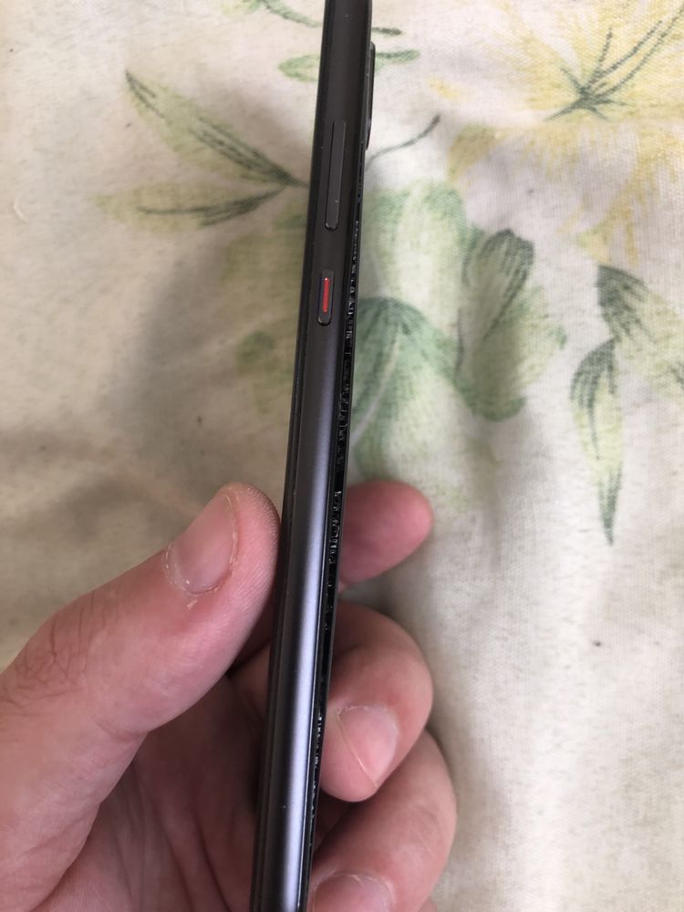 Продавам Huawei p20