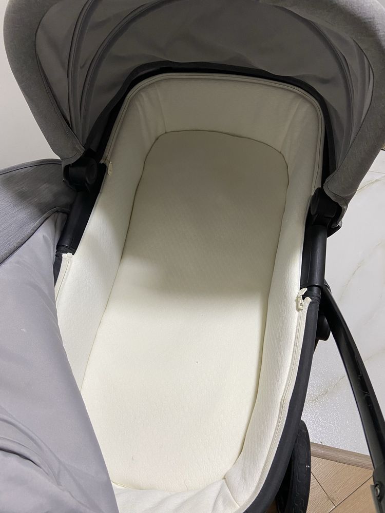 Продам немецкую  коляску  бренда Cybex 2 в 1