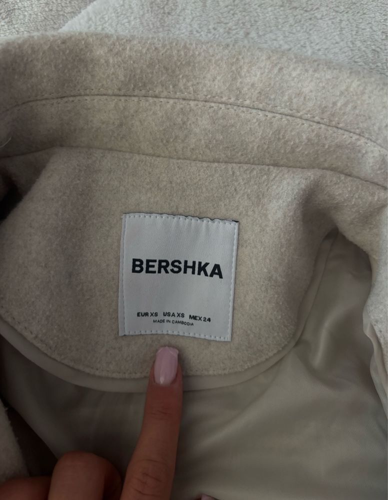 Късо палто от Bershka