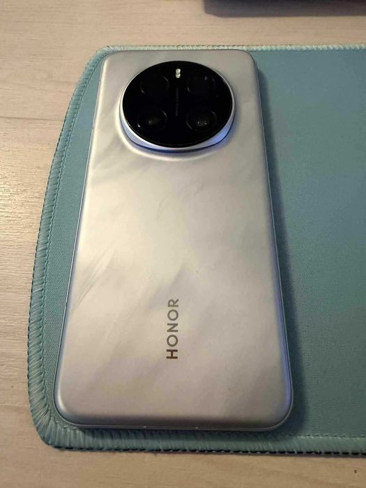 Нов Honor Magic 7 Pro с 3 г. гаранция от Yettel + 8 кейса подарък