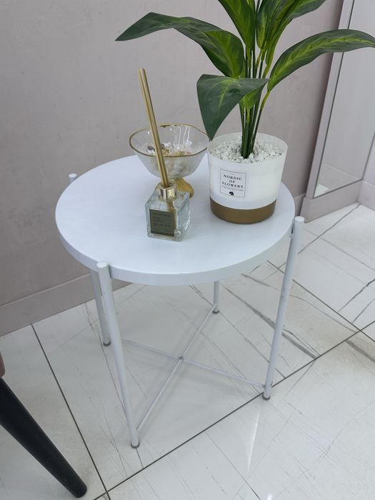 Журналтный столик в хорошем состояний