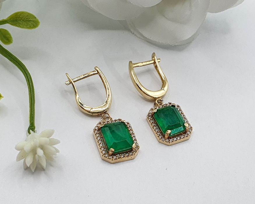 Cercei din aur galben de 14K cu smarald și pietre semiprețioase albe