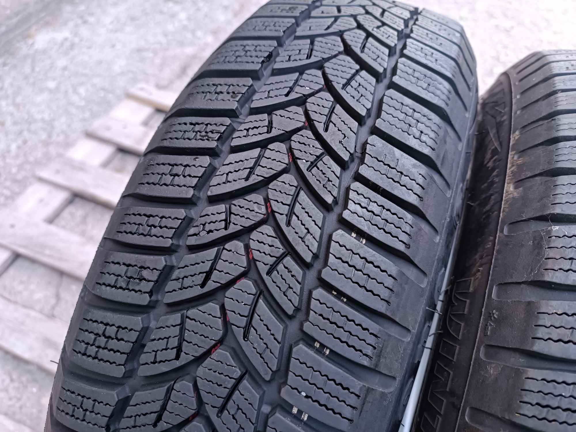2бр зимни гуми 165/65/15 Firestone