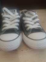 Adidași converse mărimea 28 pentru copii.