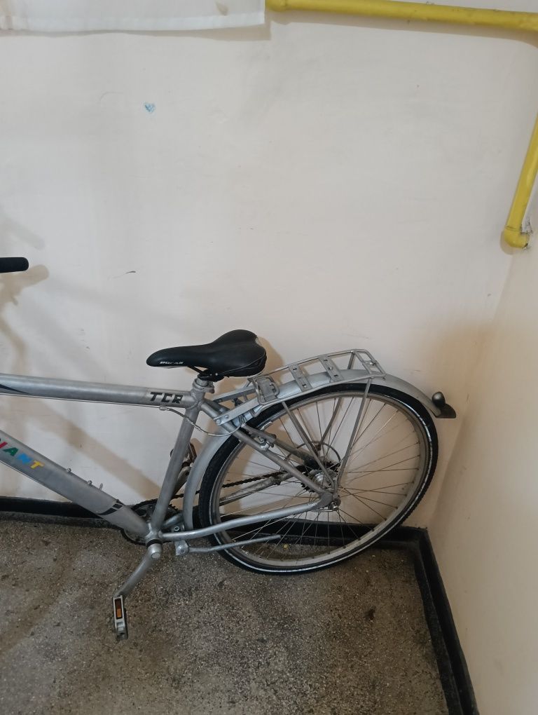 Vând bicicleta giant
