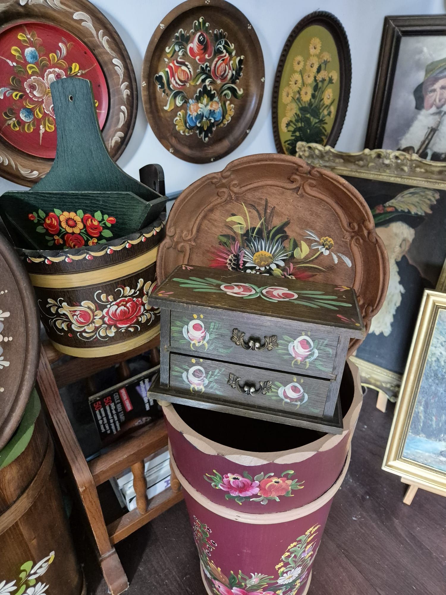 Set de obiecte decorative din lemn.