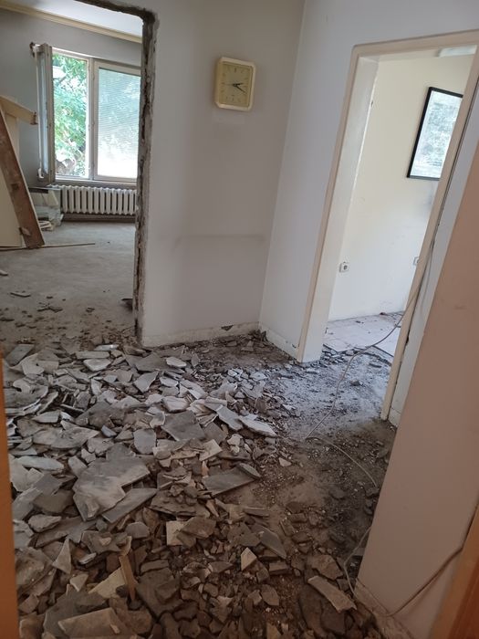 Кърти, чисти, стари мебели, мазета и тавани