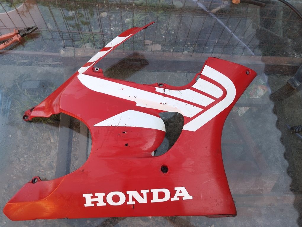 Vând carenaj dreapta honda cbr f3