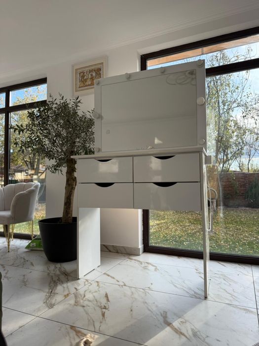 Masa de machiaj profesionala