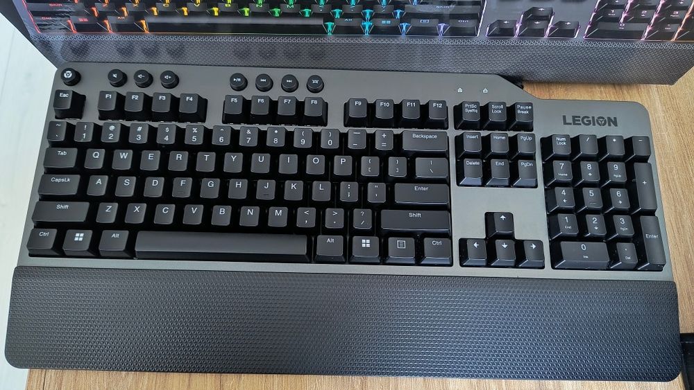 Tastatura gaming mecanica Lenovo Legion K500, iluminare RGB
