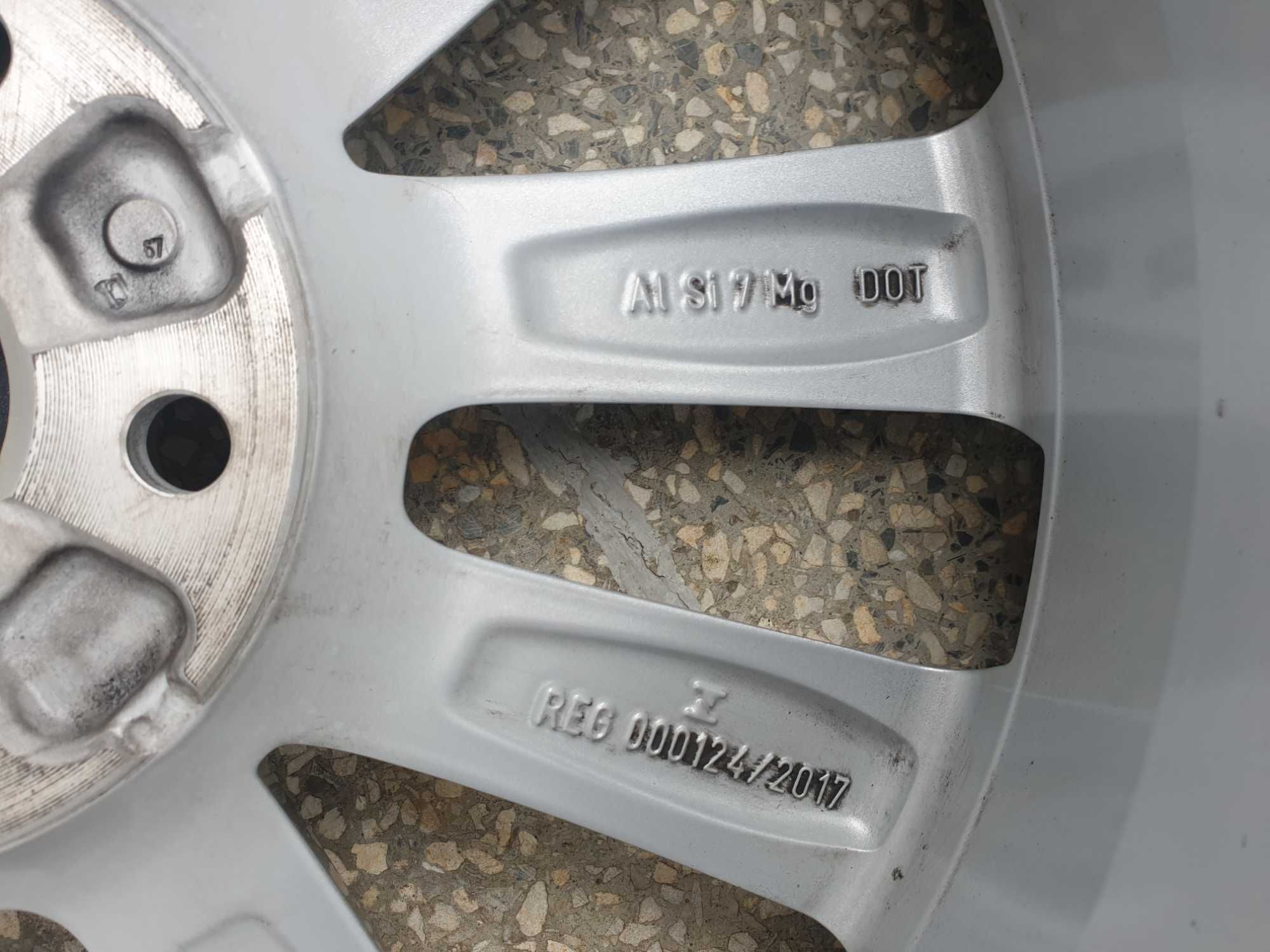 Оригинални лети джанти 7Jx18H2 ET43 5x112 57.1 от Ауди Q3 2021 година.