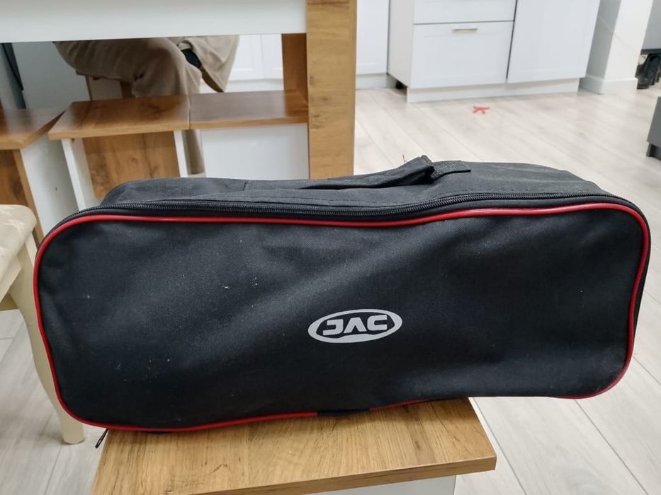 Сумка заводская jac j7. Аптечка, огнетушитель и тд. Джак дж7.