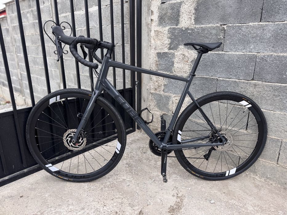 Велосипед CUBE ATTAIN SL 28 Gravel