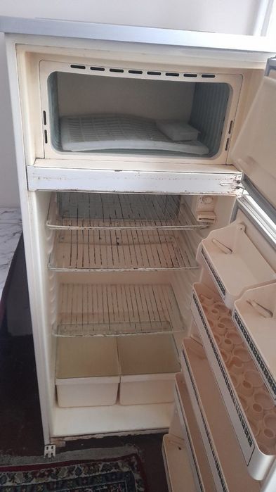 Холодильник Бирюса