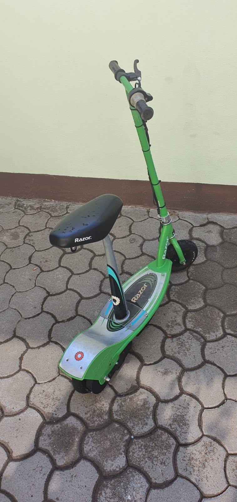 Scuter electric razor