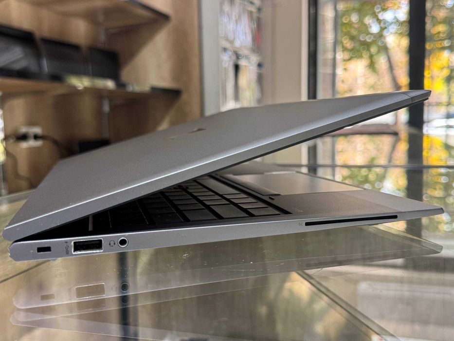 HP ZBook Firefly 15 G8 Core i7-1185G7 ram 16 ssd 256 Nvidia T500 4гб