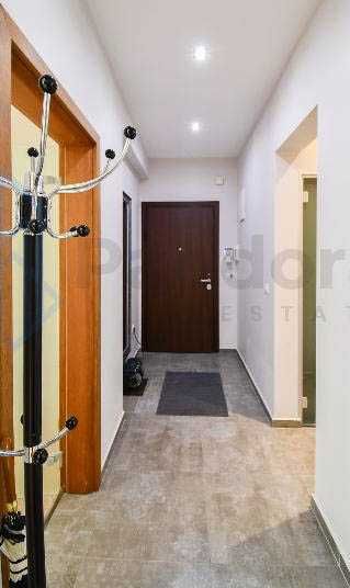 Тристаен апартамент под наем в  Центъра