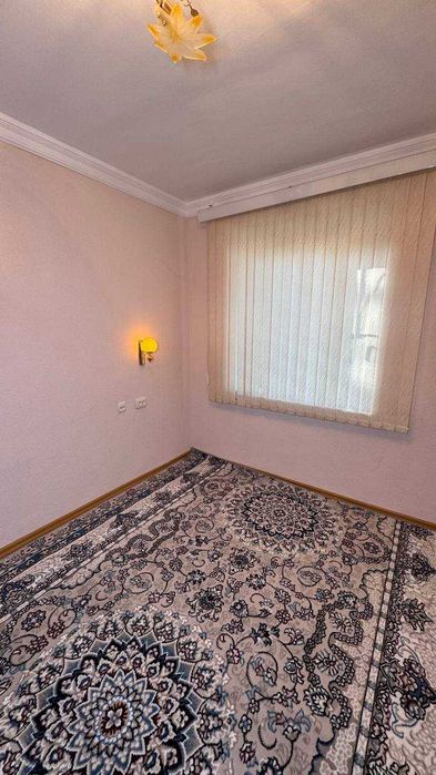 Шахар маркази ФарДУ 2 қаватда 2 хонали квартира сотилади.ID: 1423