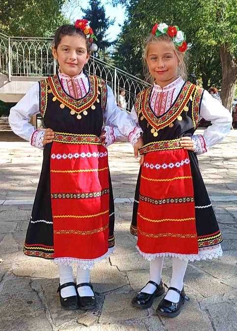 Направи щастливи своите деца и внуци! Избери детска носия още сега!