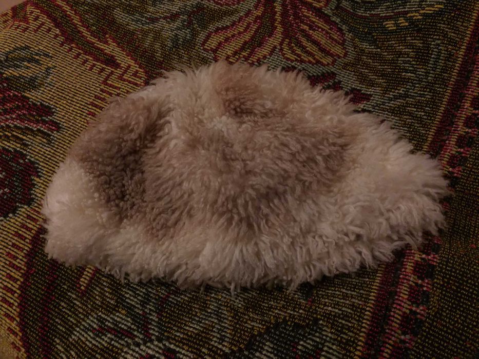 Нова, кожена шапка, за деца на възраст до 8 години.