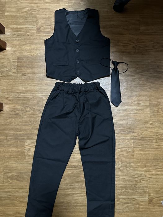 Костюм тройка и галстук