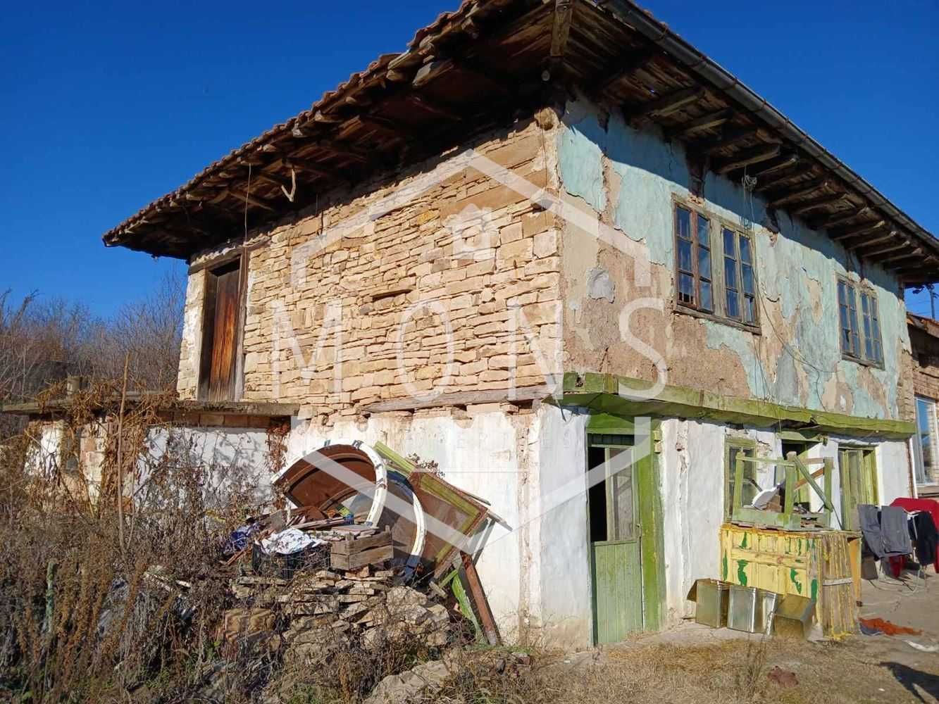 Две къщи в един парцел в с. Горна Липница, обл. В. Търново