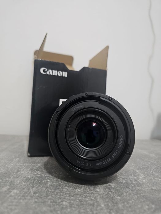 Canon  kit aparat R50