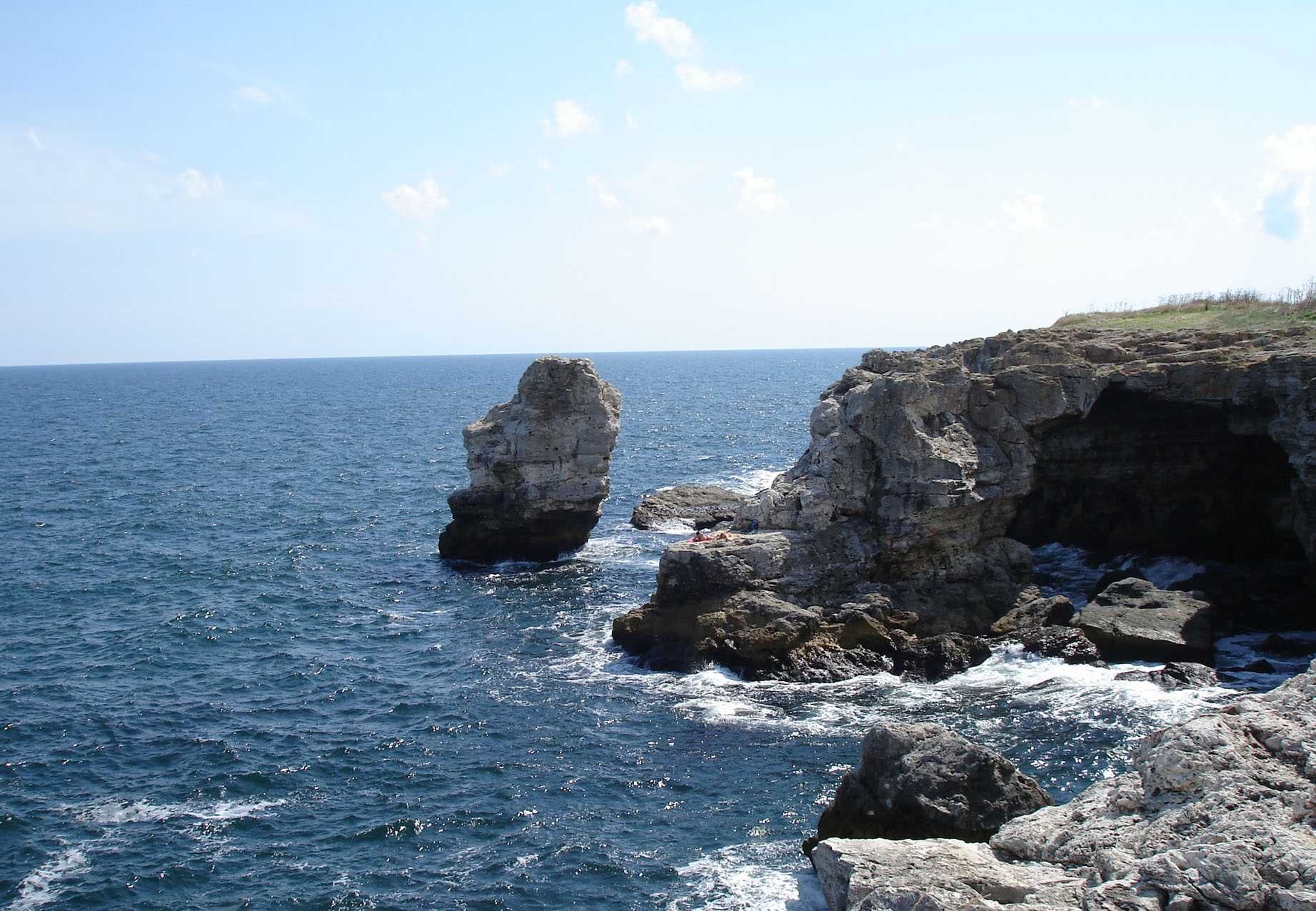 Парцел със сграда в село Тюленово