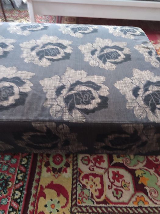 Продам. Тахту в отличном состоянии.