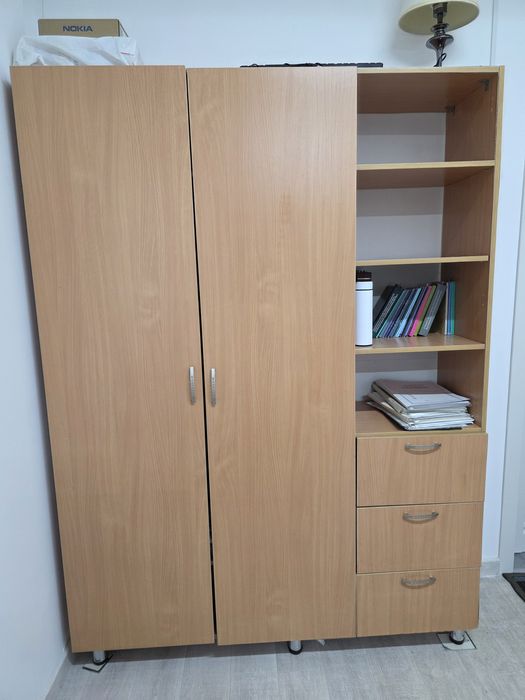 Продам шкаф и письменные столы