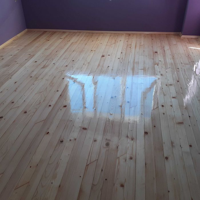 Вашият естествен под е изгубил блясъка си. Реновирайте го сега.