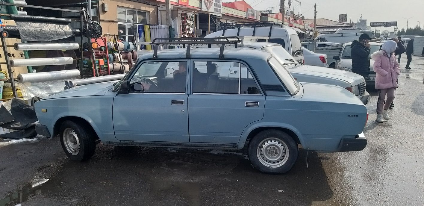 Vaz 2107 sotiladi