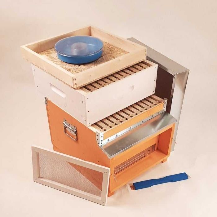 Stup complet cu balconas de 12 rame, Magazie, rame insarmate, hranitor