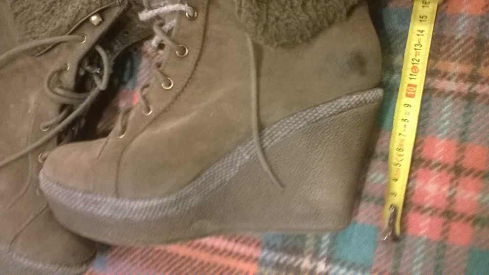 vand ghete dama Jennifer cu platforma marimea 36 pret 150 lei