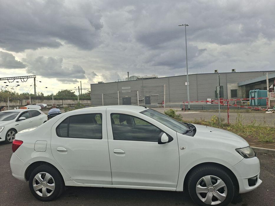 Vând logan 1.2 benzina