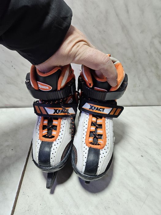 Patine gheata 725 reglabile marime  27-28-29-30 .