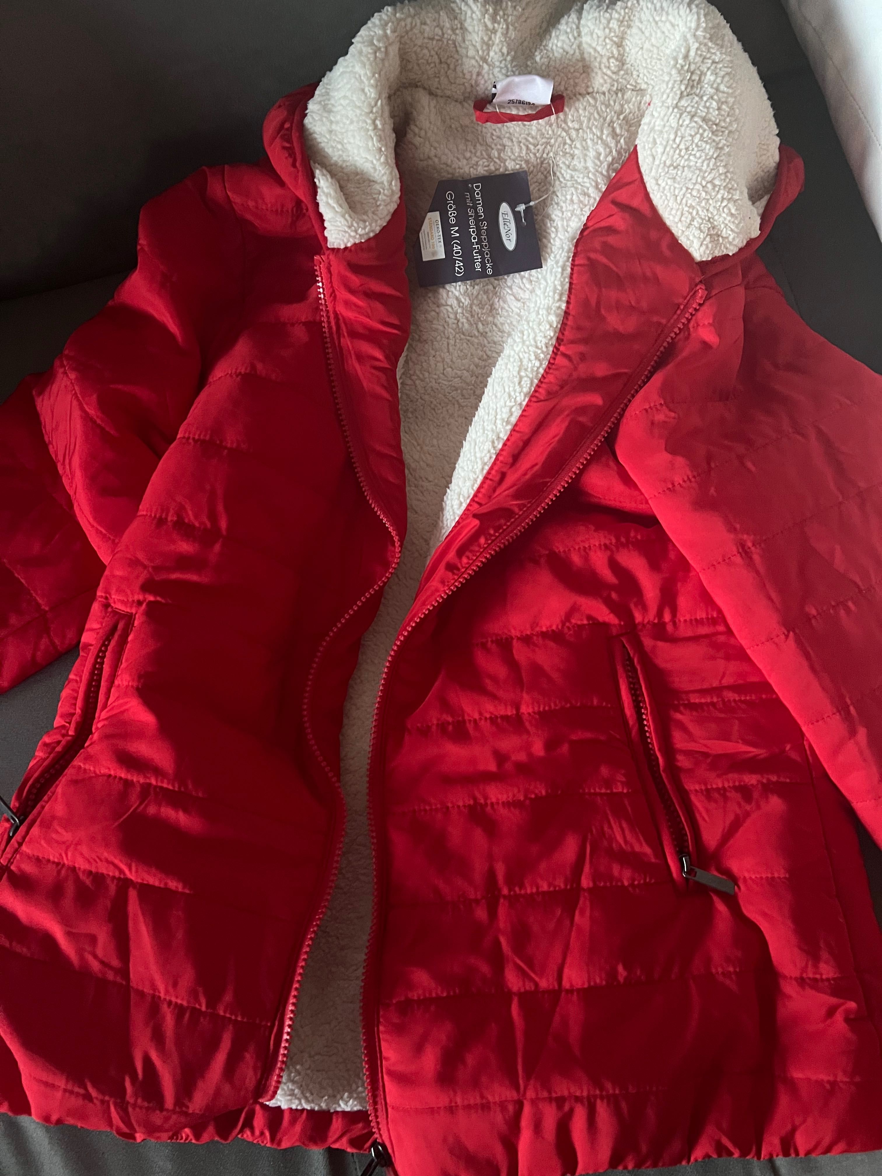 Зимно червено ново яке купено от Германия