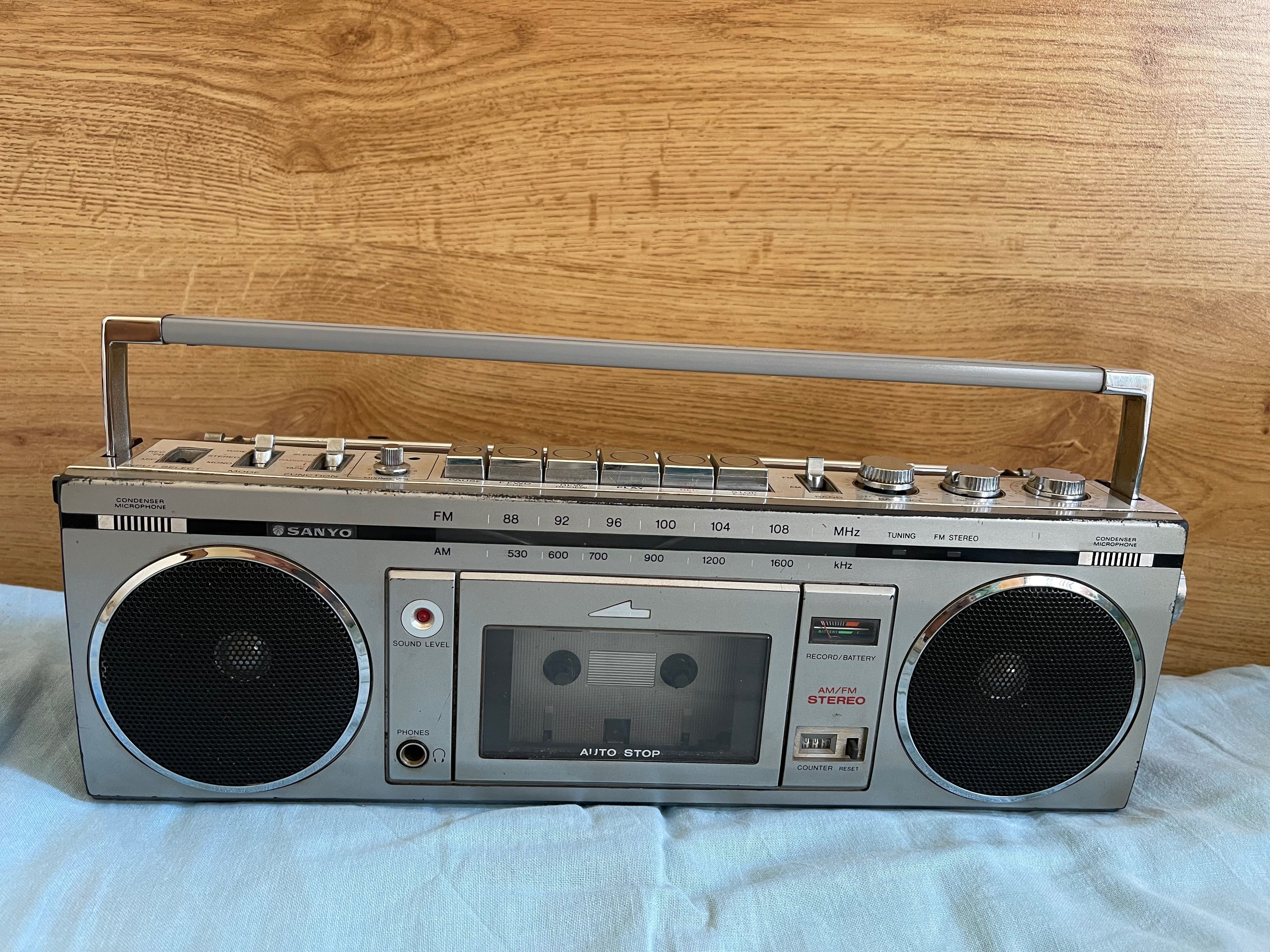 Sanyo M7700F Japan mini boombox