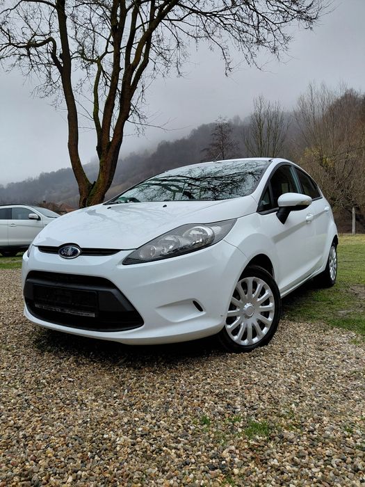 Vând Ford Fiesta an 2010,benzina1.3,recent adus