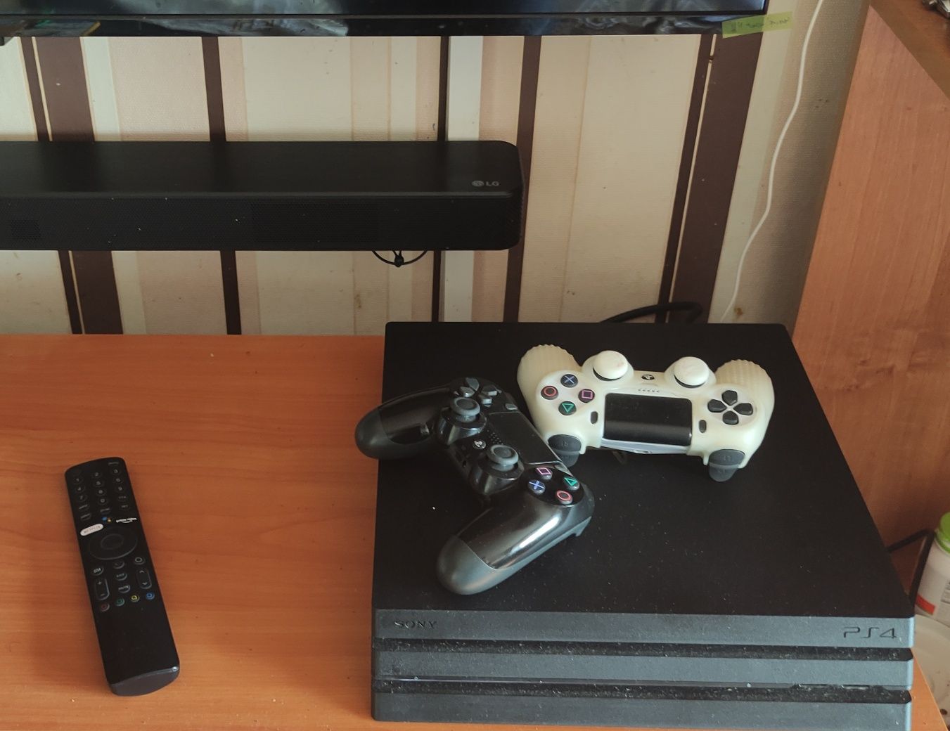 Sony PlayStation 4 pro +более 40 игр