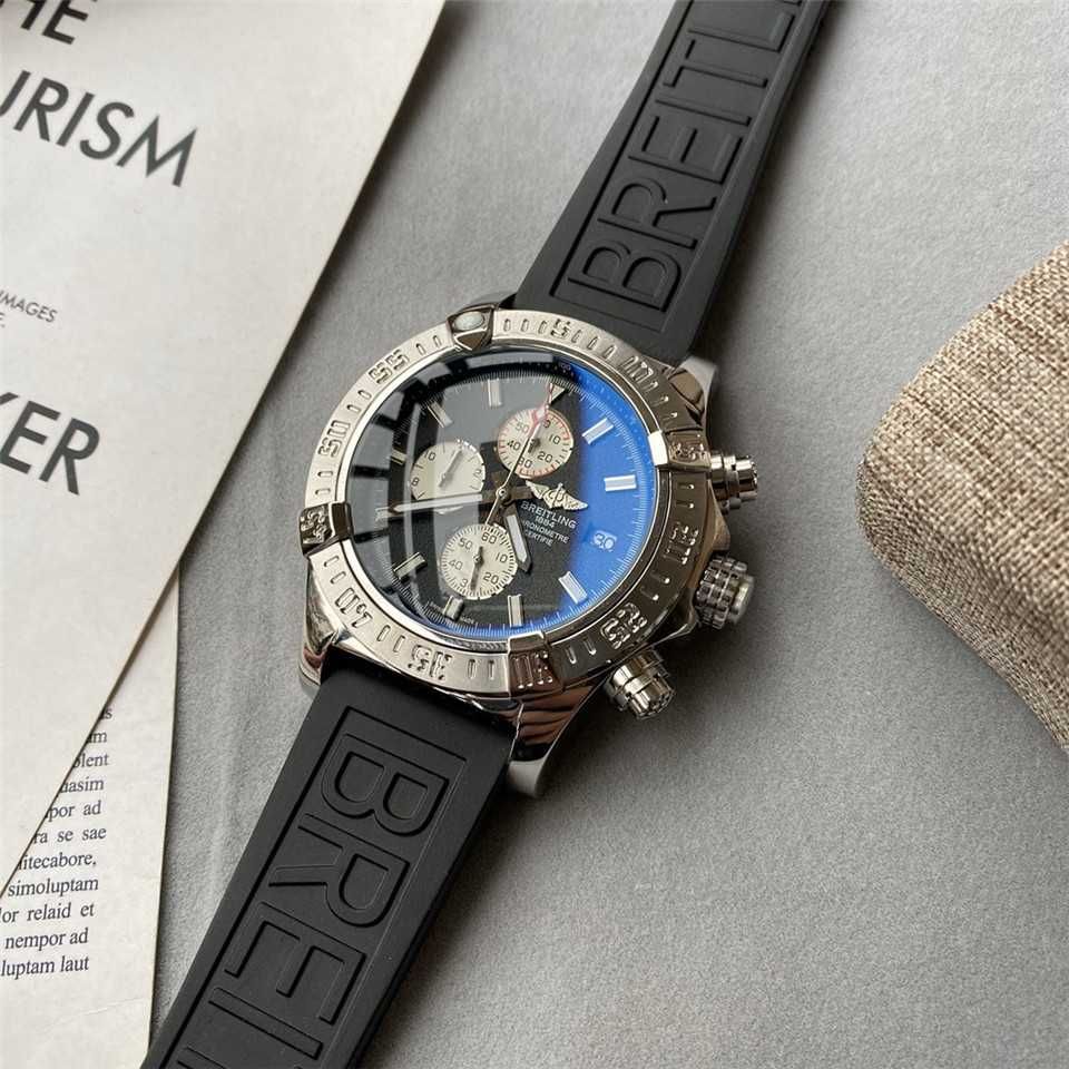 Мъжки часовник Breitling Super Avenger II с кварцов механизъм