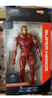 Figurine plastic, 22 Cm- pantera neagra si iron man