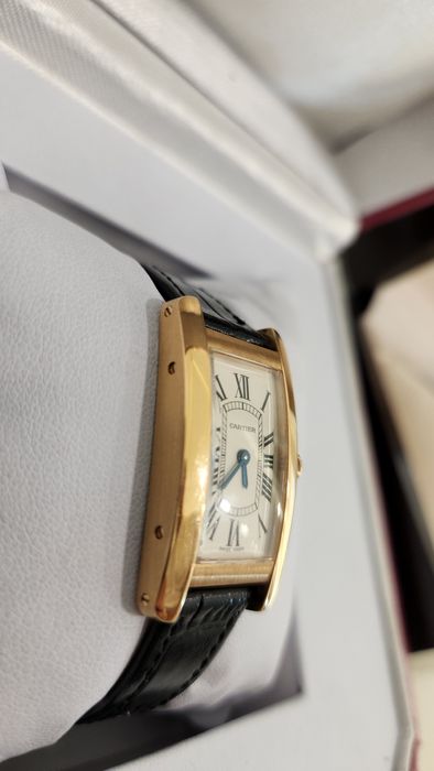 Золотые часы Cartier tank Оригинал.