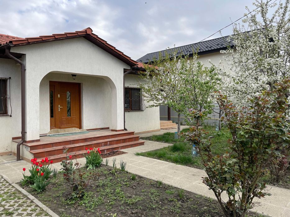 Casă cu grădină, în oraș, zonă a