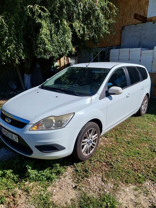 Vând Ford focus.
