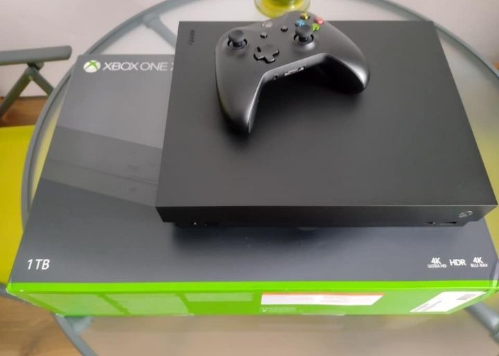 xbox one x într o stare excelenta