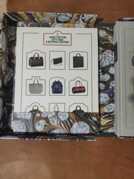 Cărți Louis Vuitton - City Bags: A Natural History + Catwalk