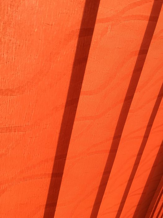 Jaluzele portocalii ca noi