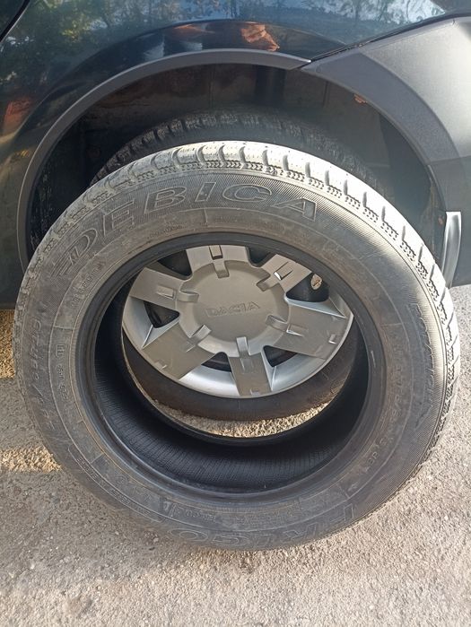 Vand 2 cauciucuri  Debica 185/65/R15 iarna