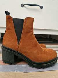 Botine maro cu toc 36